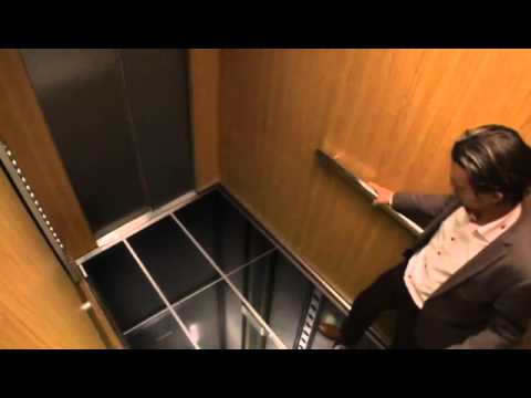 【ドッキリ！】エレベーターの床が！！
