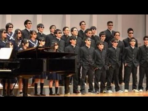 沖縄の宮古高校でクラス全員がサングラス姿で合唱祭！その理由とは？