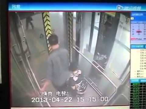【衝撃】エレベーターでウンコする中国人
