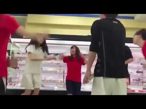 「魚売り場でサンバゲーム！」　スーパーで踊る青山学院のバカ学生