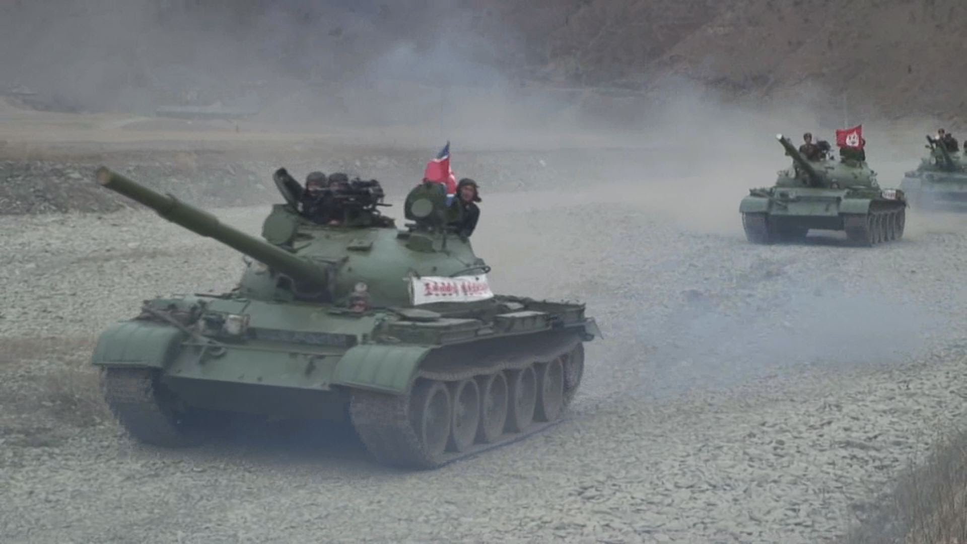 北朝鮮軍事演習 動画